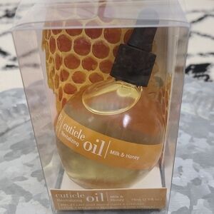 ⭐️40% Off⭐️ Cuccio Milk & Honey Manicure Cuticle Revitalizing Oil